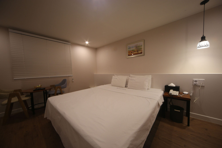Bedroom 4, We've Motel, Saha