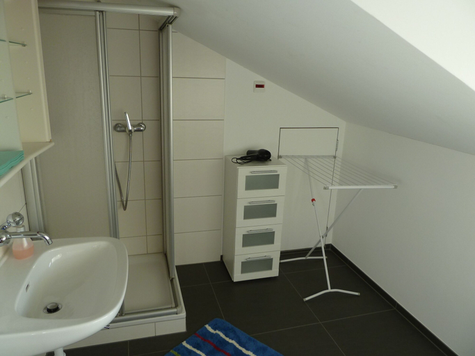 Bathroom 3, Pension Sunnmatt, Frutigen