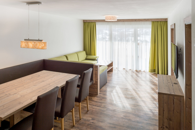 Others 5, A CASA Saphir, Imst