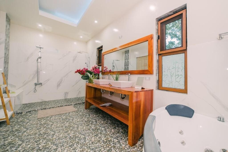 Bathroom 4, La Casa Denika, Puerto Princesa City