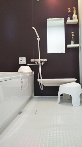 Bathroom 3, Emerald Side III, Motobu