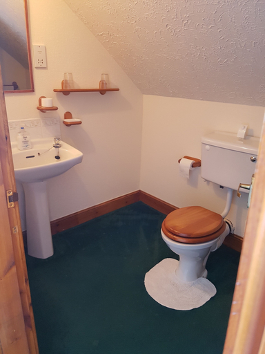 Bathroom 3, Lindisfarne Bed & Breakfast, Orkney Islands