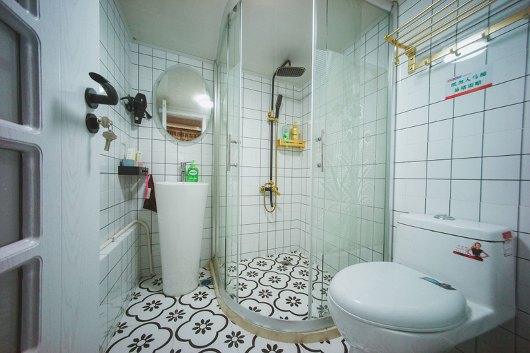 Bathroom 4, Shanghai Rainbow No.35, Shanghai