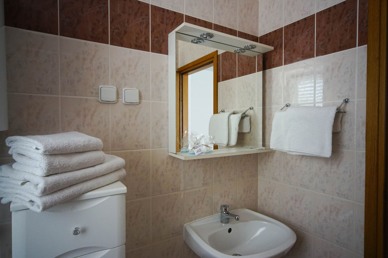 Bathroom 5, Apartments and Rooms Degra, Umag
