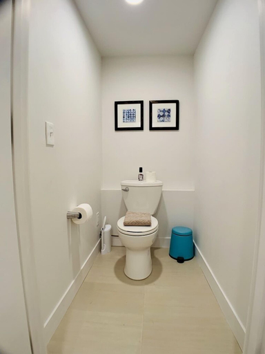 Bathroom 4, Phinneywood Basement Hideaway - Zoo meets Lake, Seattle