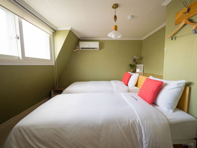 Bedroom 3, Travel Monster, Jongno