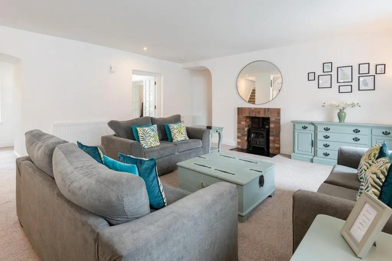 Others 5, 5 Bedrooms, Sleeps 10-12 w/ Wifi, Parking & Garden, Fife