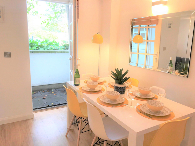 Others 4, Seaside Cottage With Parking, West Sussex