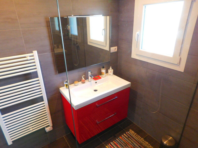 Bathroom 4, Apartamento Santa Monica I, Girona