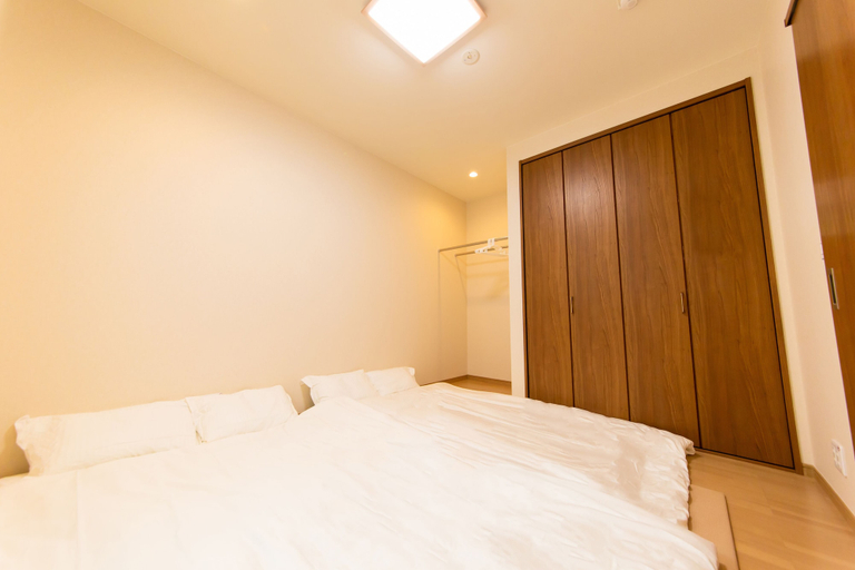 Bedroom 4, Backyard Fox, Kyoto