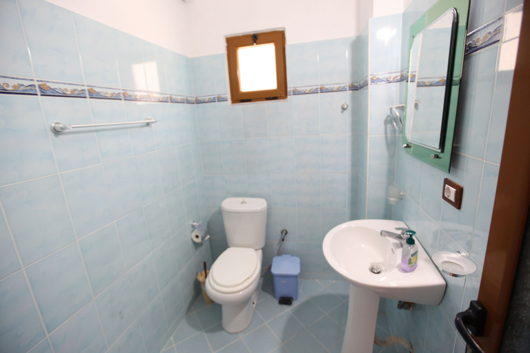Bathroom 3, Vila Genci, Sarandës