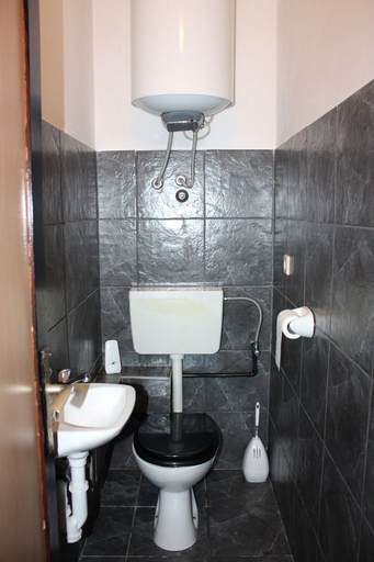 Bathroom 3, Goga apartments, Pag