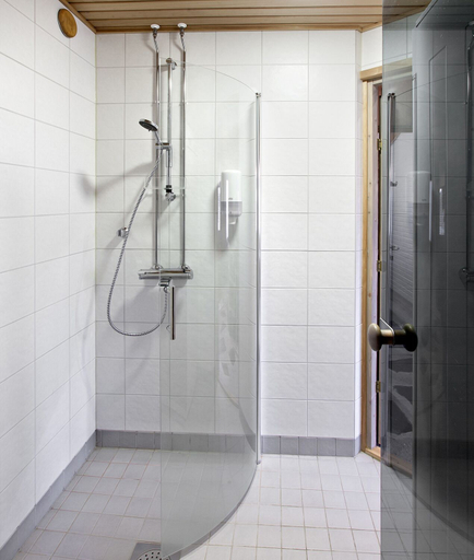Bathroom 4, Holiday Club Pyhäniemi, Pirkanmaa
