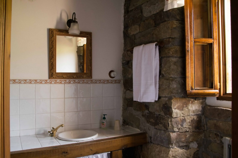 Bathroom 3, Molino de Yera, Cantabria