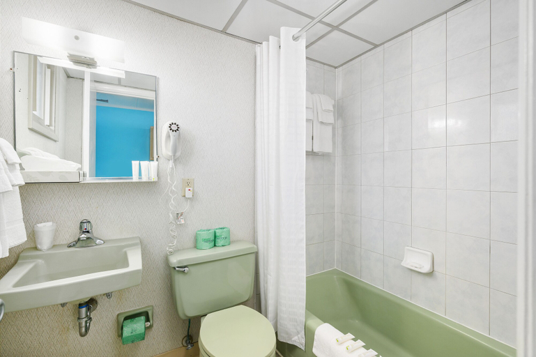 Bathroom 5, Kokomo Suites, Worcester