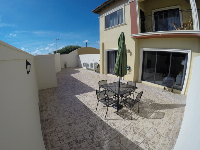 Others 5, Gold Coast - Beautiful 2 Bedroom Town House