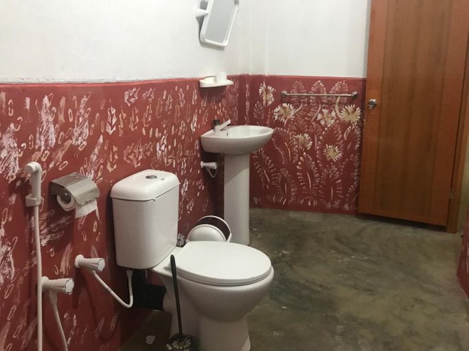 Bathroom 4, Reef Pasikudah, Koralai Pattu (Valachchenai)