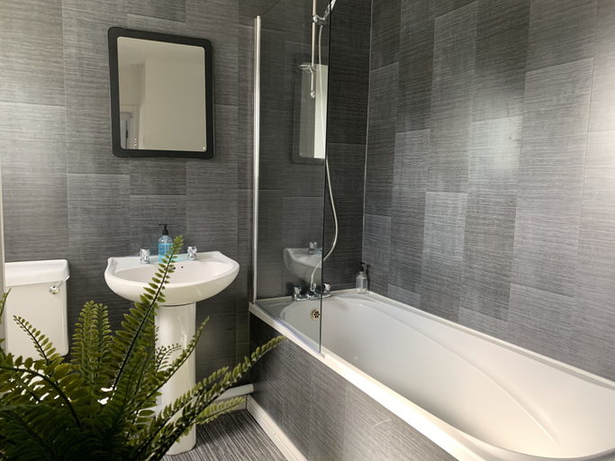 Bathroom 2, Buccleuch Apartment, Northamptonshire