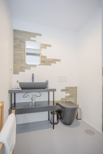 Bathroom 2, Liiiving in Porto- City Delight Studio I, Porto