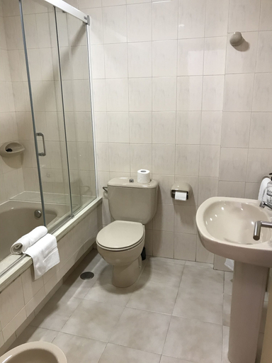 Bathroom 4, El Malecon, Lugo