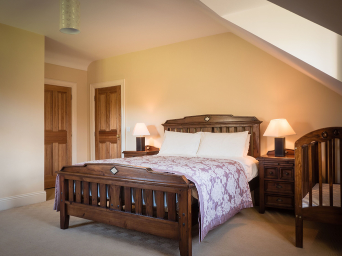 Bedroom 2, The Gatehouse at Mullans Bay, Fermanagh and Omagh