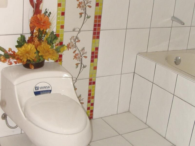 Bathroom 4, Hostal Qolqampata, Cusco