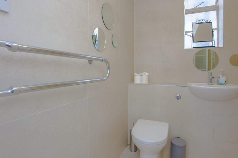 Bathroom 3, Contemporary 2 Bedroom Flat in Bayswater, London