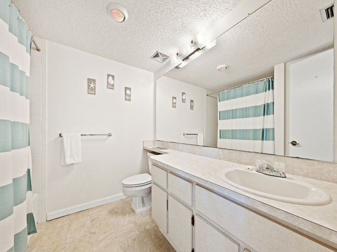 Bathroom 3, Marina Towers 406, Lee