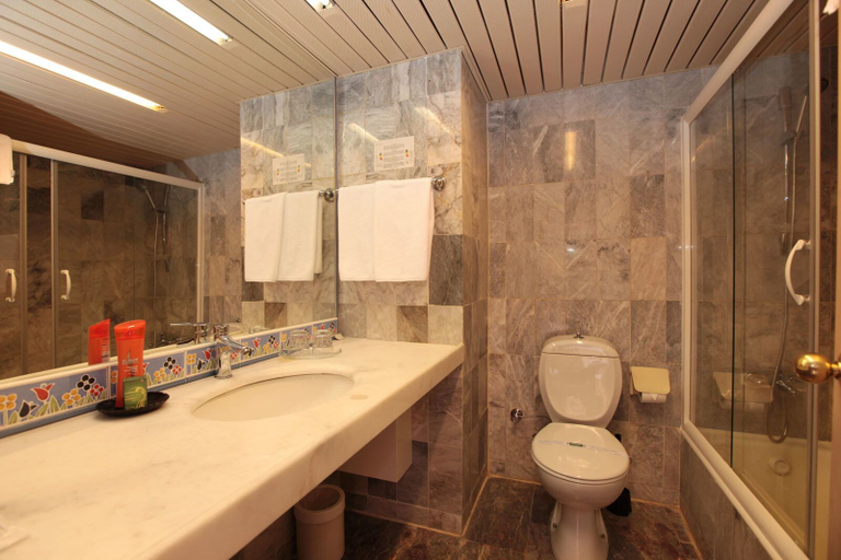Bathroom 5, Club Yali Hotels & Resort - All Inclusive, Menderes