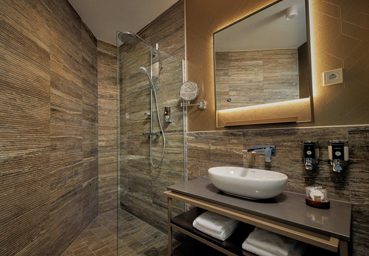 Bathroom 5, Inntel Hotels Den Haag Marina Beach, The Hague