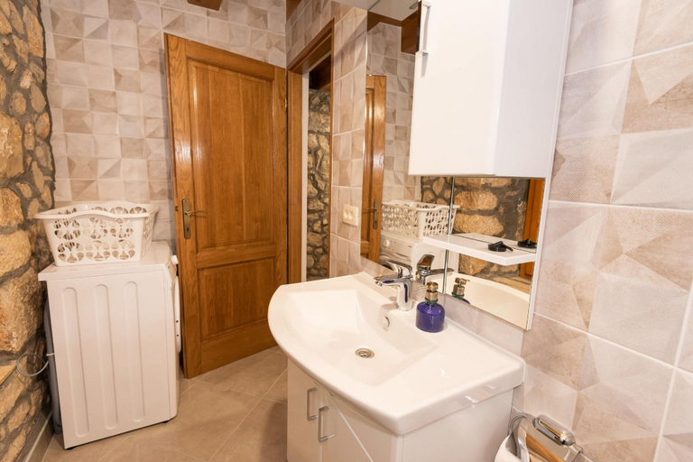 Bathroom 3, Villa Lazini Dvori, Ploče