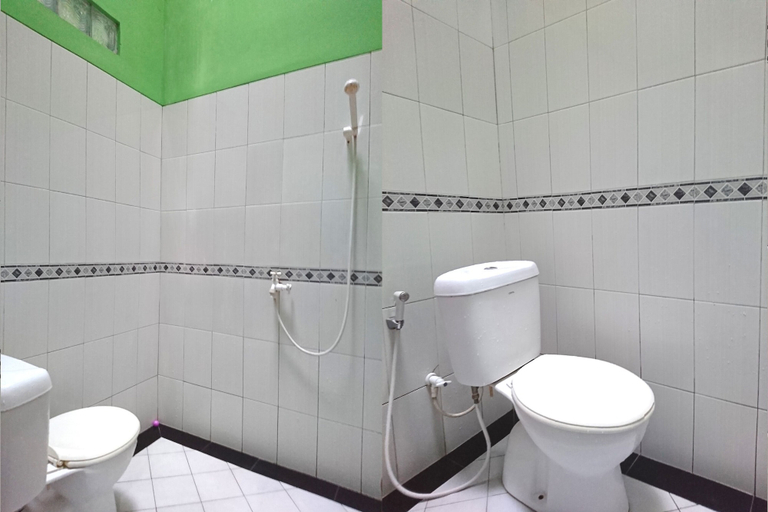 Bathroom 3, OYO 2447 Aulia Homestay, Jepara