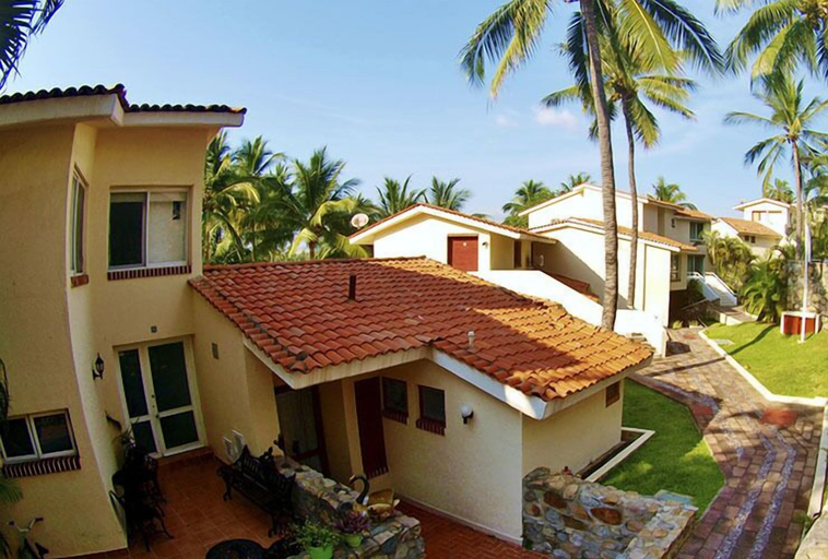 Exterior & Views