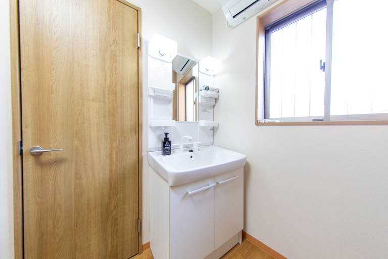 Bathroom 5, Guest House GORILLA VILLA, Osaka