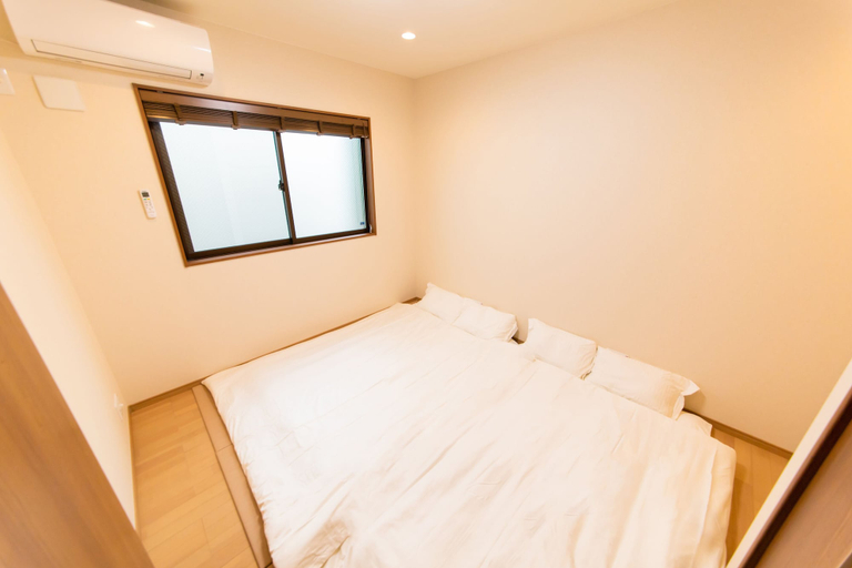 Bedroom 3, Backyard Fox, Kyoto
