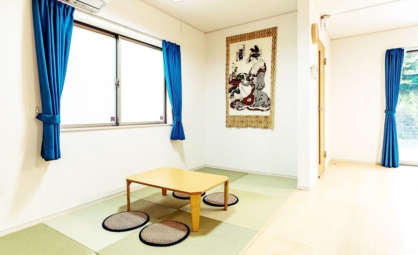 Others 5, Cozy House B, Onna