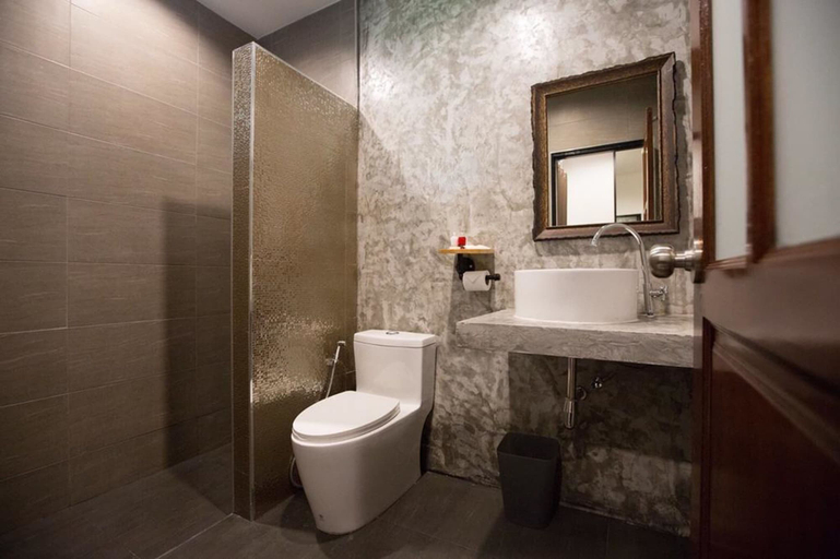 Bathroom 5, Pimchanok Resort, Muang Phetchaburi
