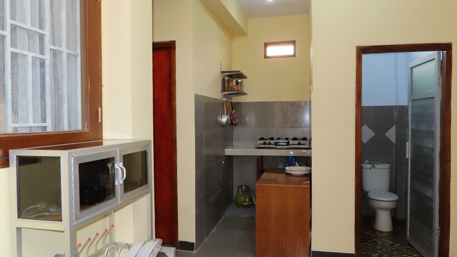 Others 5, Guest House Puri 3 Bedroom AC, Lombok