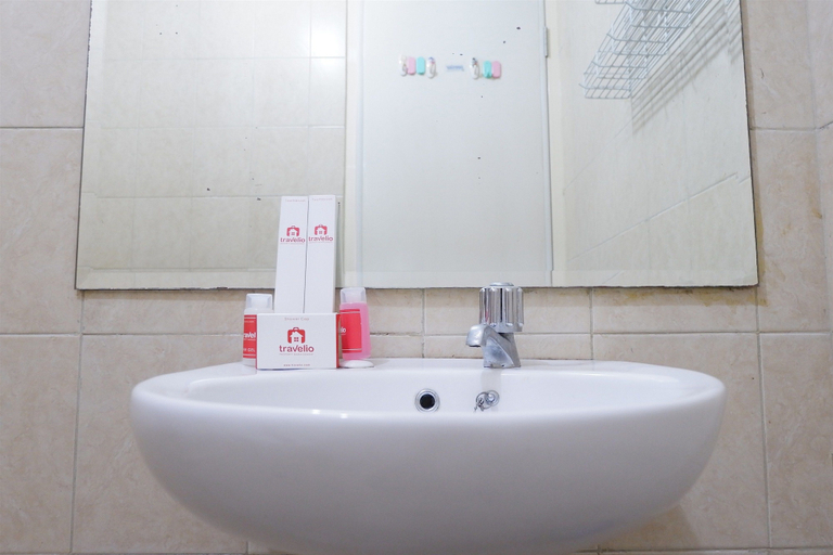 Bathroom 5, 2BR Apartment with City View at Mediterania Marina Residences, Jakarta Utara