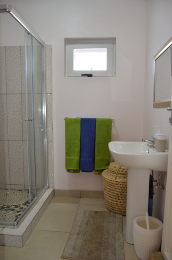 Bathroom 4, Gin and Jack Beach House, Jangamo