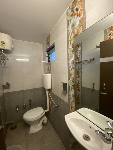Bathroom 4, Hotel Riverfront, Ahmadabad