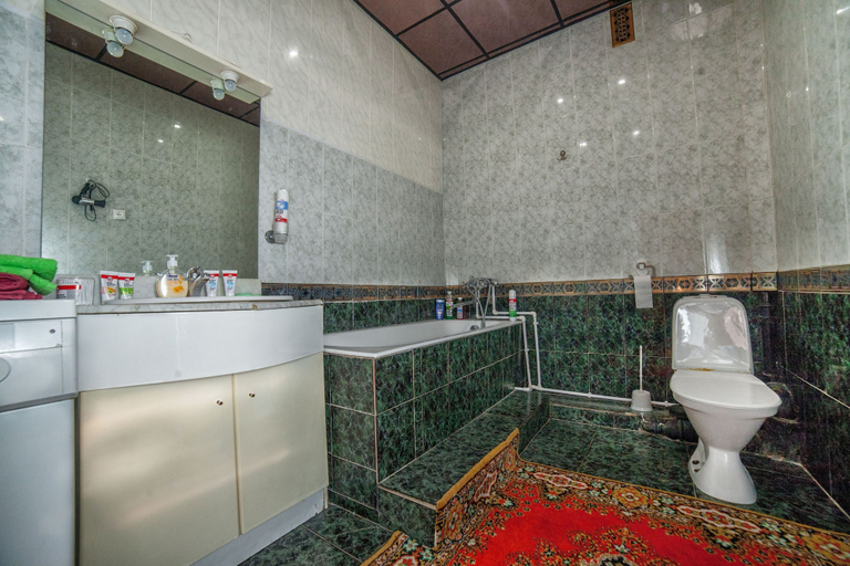 Bathroom 4, Arendagrad Apartments Kommunisticheskaya, Smolenskiy rayon