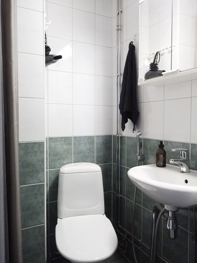 Bathroom 3, Homelike 1BR Apartment in Historical Building, Pirkanmaa