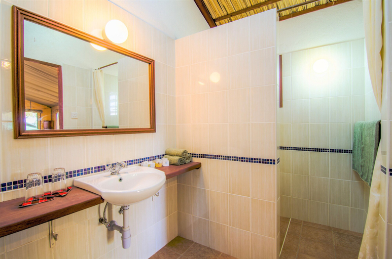 Bathroom 3, Sentrim Tsavo Lodge, Voi