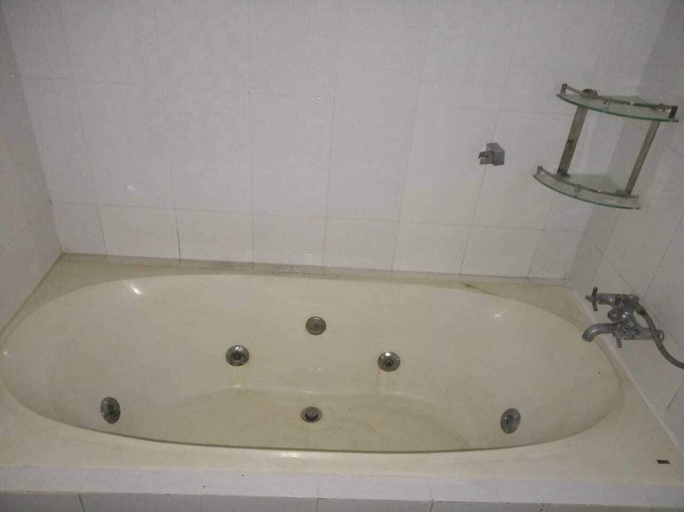 Bathroom 3, Guest House 647 Tanjung Duren Utara, West Jakarta