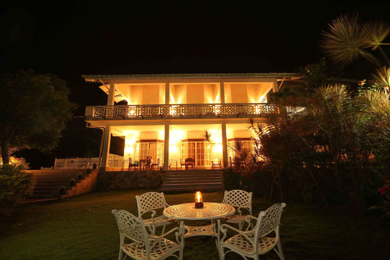 Exterior & Views