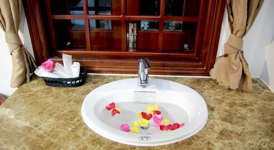 Bathroom 4, Hoi An Golden Horse Villa, Da Nang