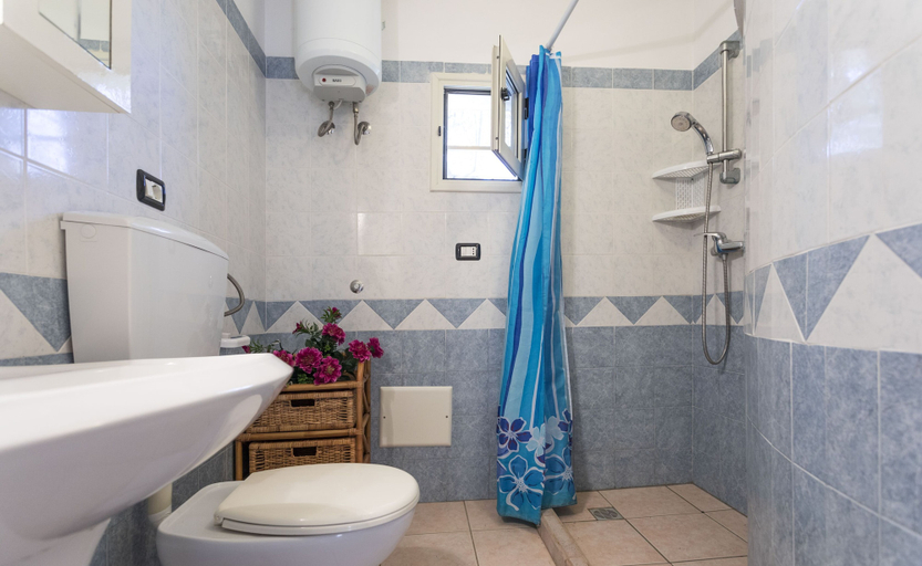 Bathroom, Villetta Azalea, Lecce