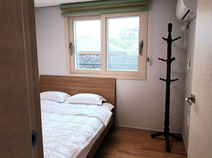 Bedroom 2, Jangsugot Pension, Jeju