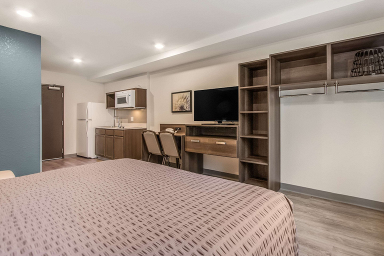 Bedroom 3, WoodSpring Suites Doral Miami Airport, Miami-Dade